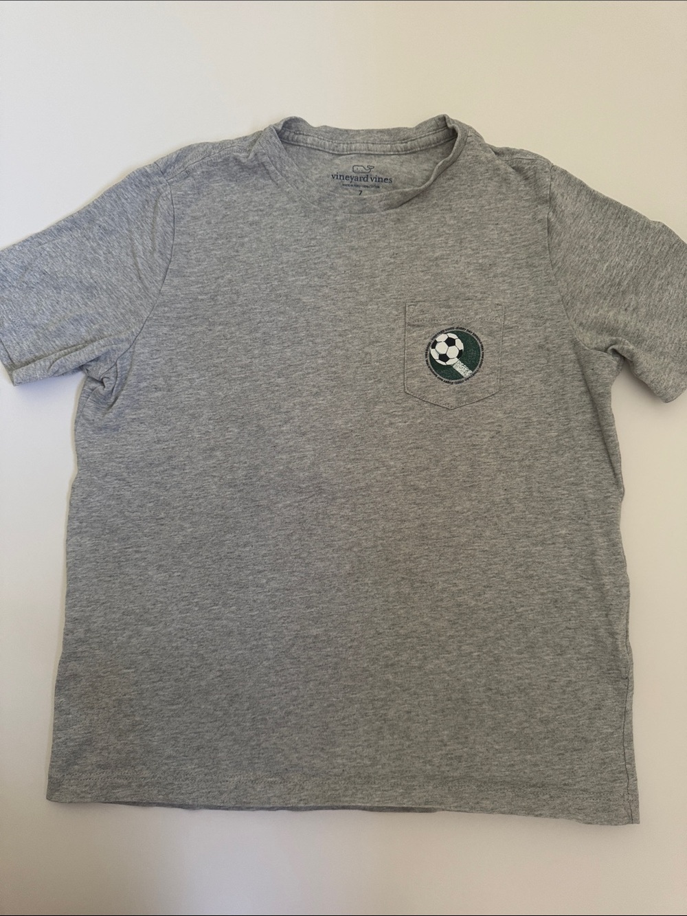 Vineyard Vines Heather Gray Short Sleeve Pocket Tee with Soccer logo size 7 EUC